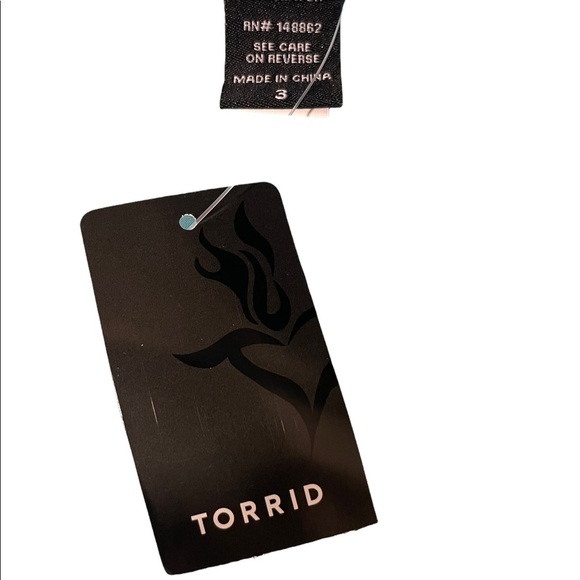 Torrid Womens light blue sleeveless cutout back pattern size 3X plus blouse - Picture 11 of 11